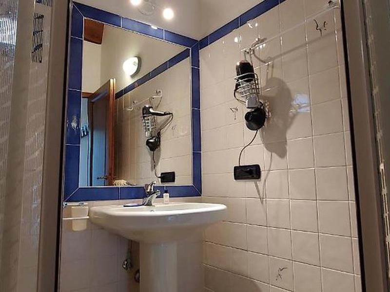 DC93A0314C64D33D7BB21D12E6B52570