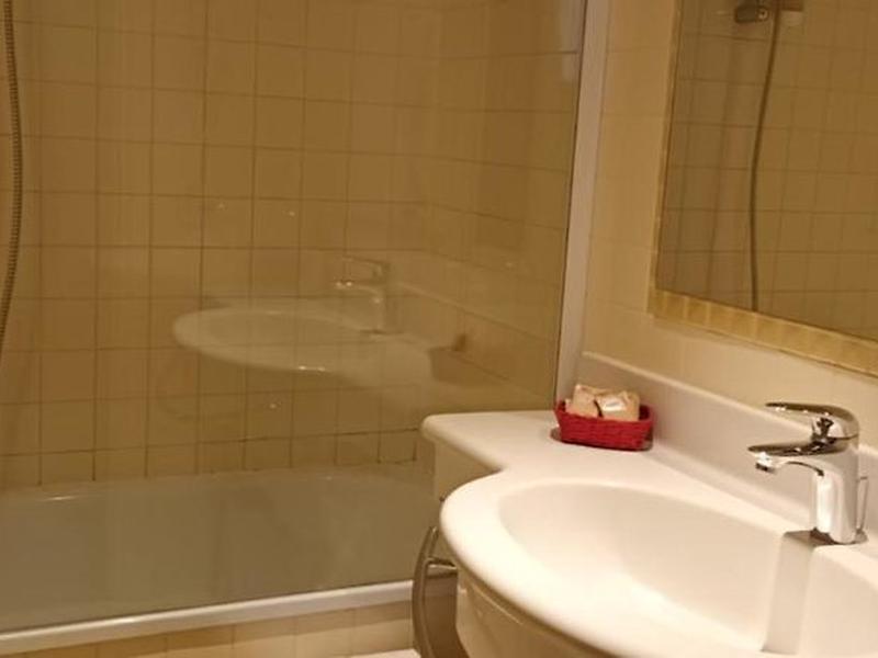 735084F1C6BF1A0A4A2F49F2C9313D09