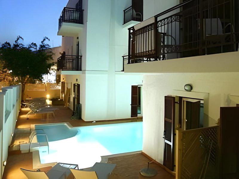 4DABBEEF86F911F933BD66752F72A92E