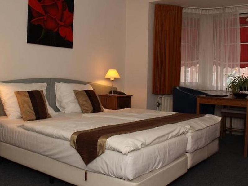 4DCB33EA2B207E8C301E07A8F887F147