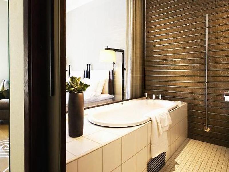 27C8422F2619E203DB334D7B18F3A475