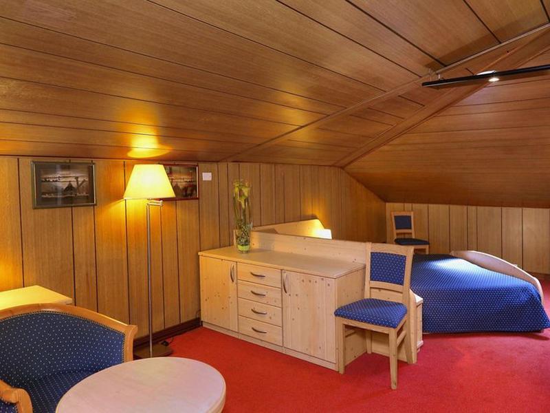 19774A7E63DF4D66EFF8BD3B0108C998