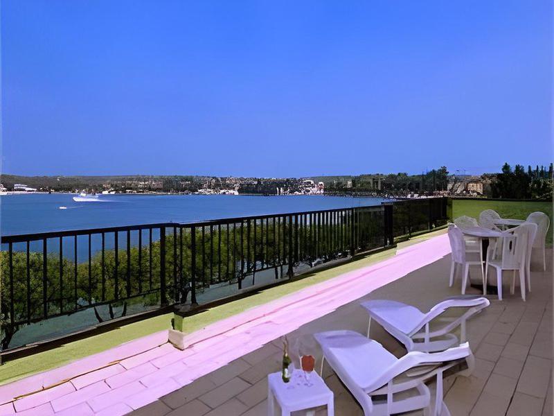 18AFE886A5E0F67B4FBC103C51A4D1C7