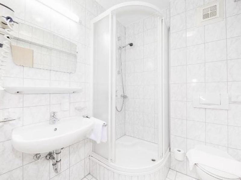 165851CF01F825BF0B8FEE89D7F7D921