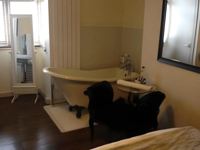 9B32B680FA55A49ADC1F7CAAEEC30156