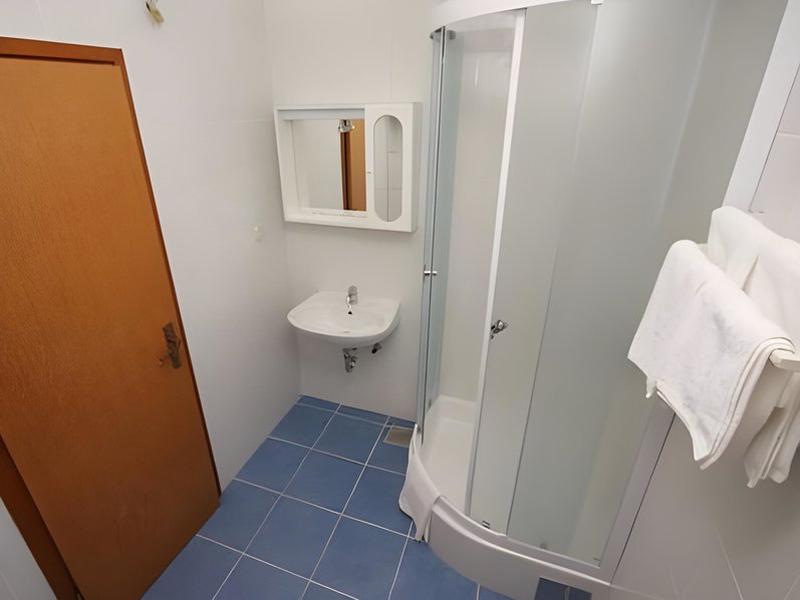 8D64255F606137CEFF512023F0025143