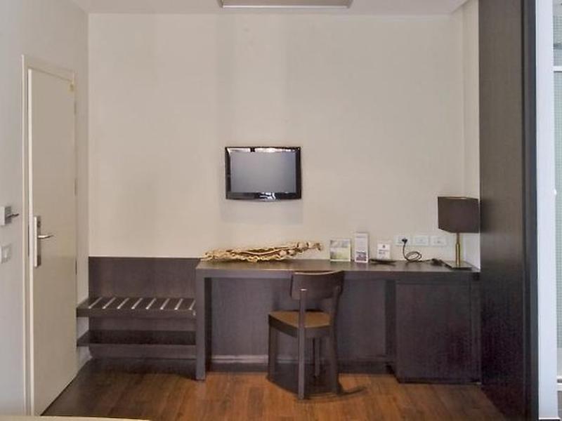 C24C12AD4B1CFF7DAA07AD239B22D4EB