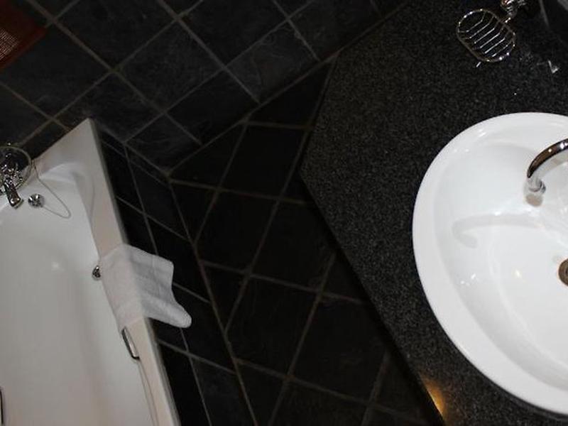 FEDC628396E873DAEF683E06C2780ED2