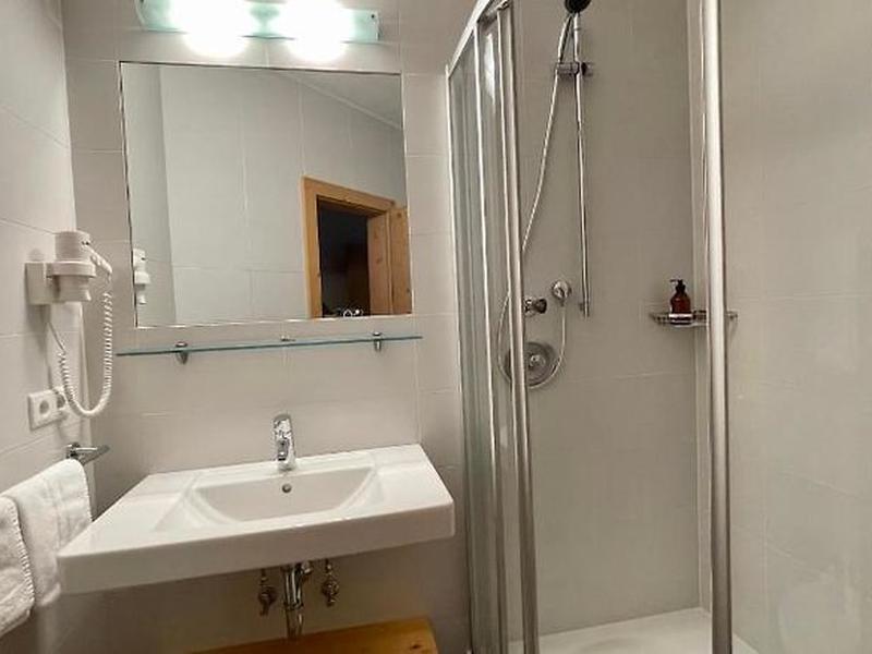 AC73706F614CC882BFB6E9098C96E647