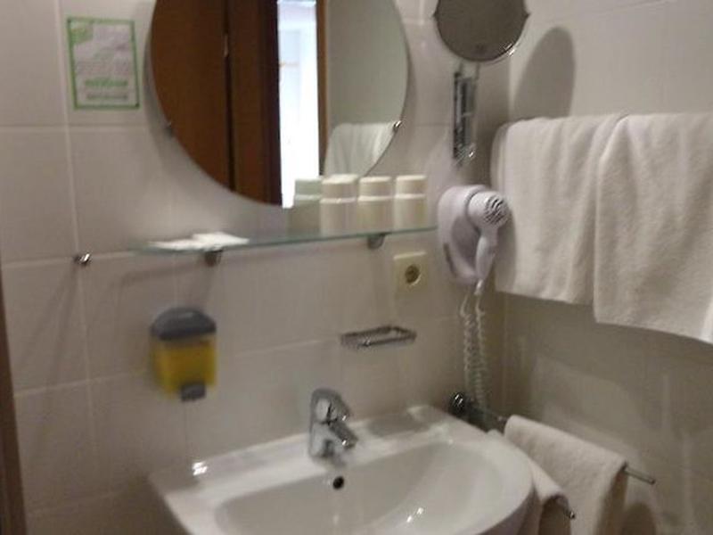 6468FD71EDE66D73140D519DB75E57FE