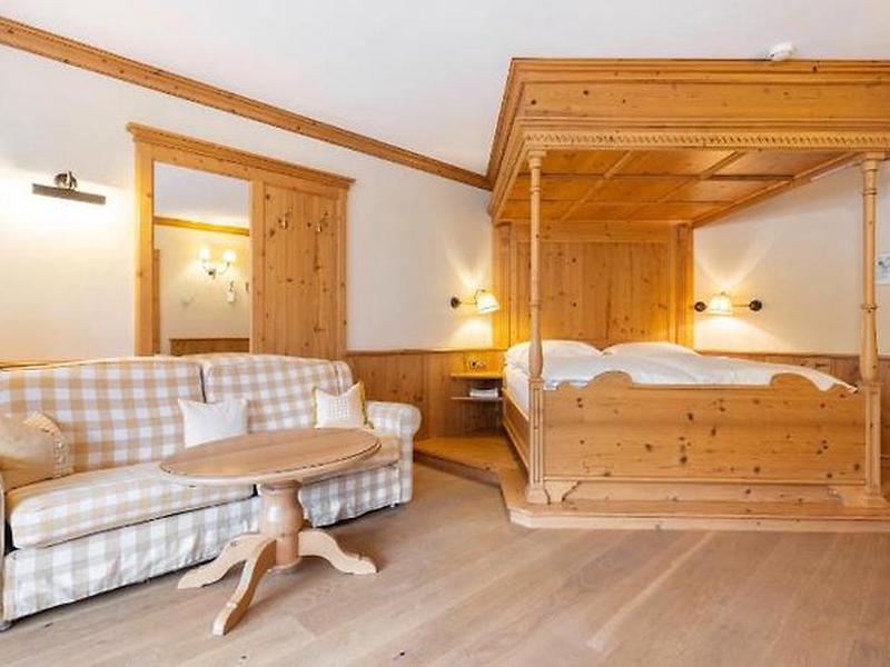 88943F7FF89581D02E5BEF52900DC057