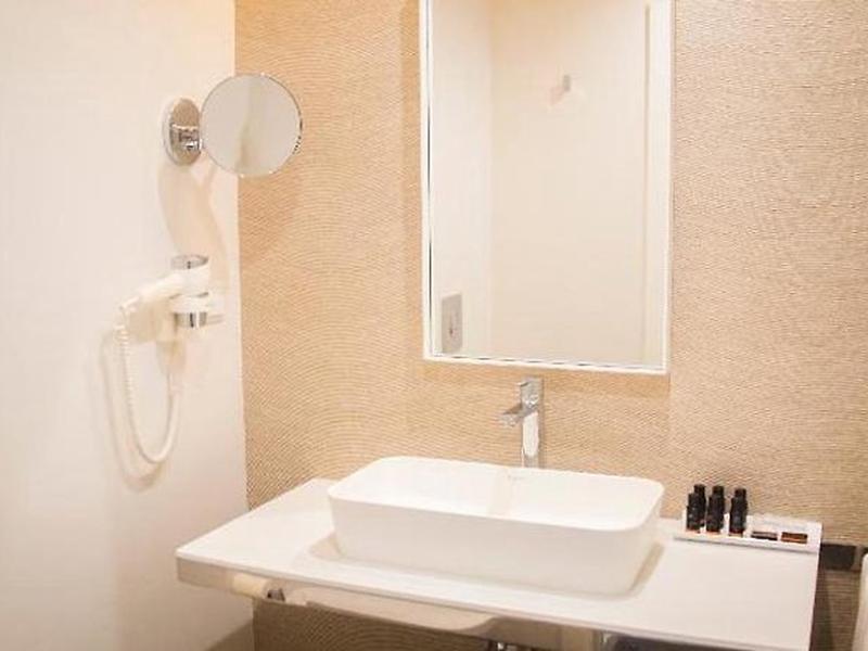 8E9A2999E8DF1A494555568FF1F4992A