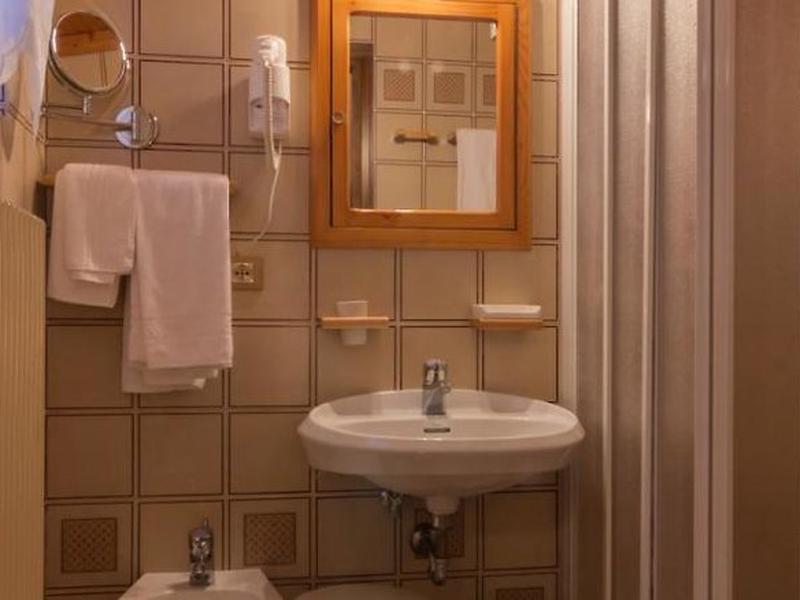 9BB81D03D10A99221A8B4BD198877262