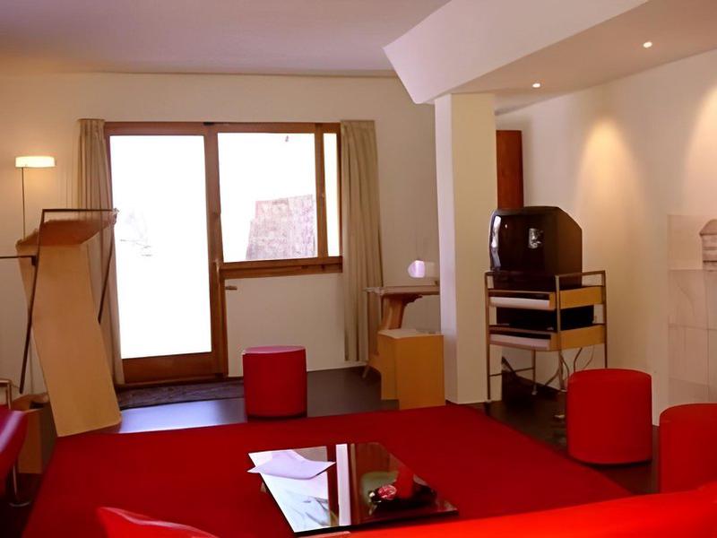 E98095A2595467F7BCDAF49D33263840