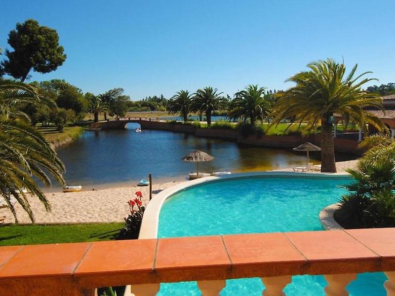 5858988358BFF220B745DF636ACDC0DF