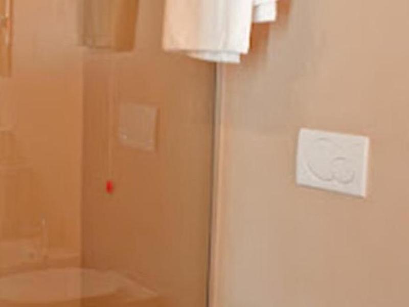 4AF36030227EED26DC5F38536C4E2D1E