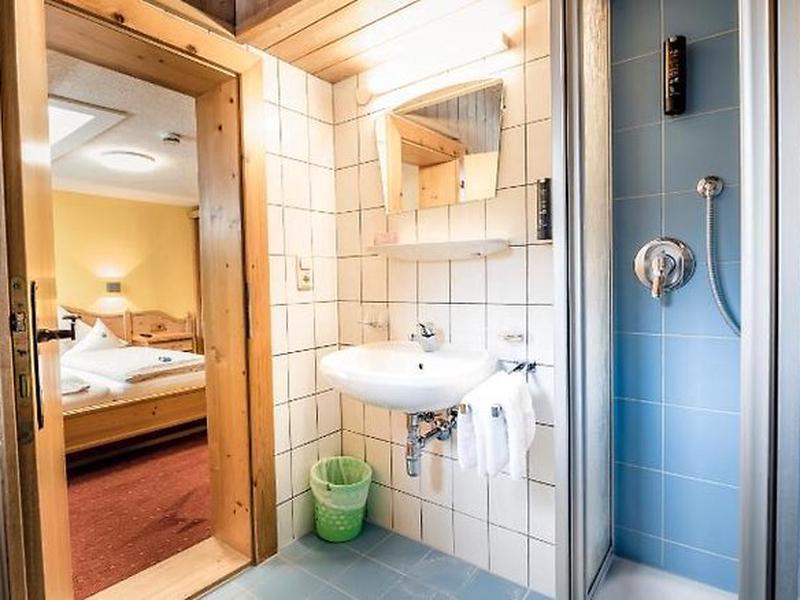 F2B22BAEDB528570506FE4A3F3308DDA