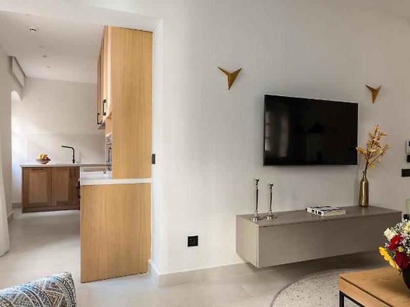 ABF469CE18C0718302069FF1CAB9617A