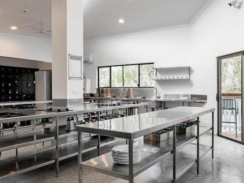 3799311C6FB69E97700AEABC1C8F5937