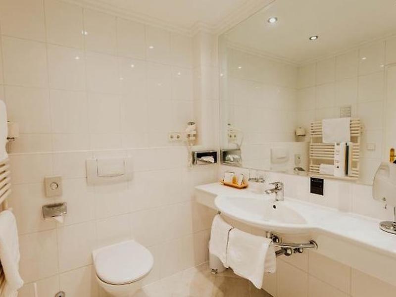 CF5D6661F6388F97CEDF572A3DC8D3EB