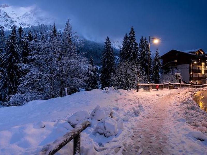 CBD06B5E3E083FFE61071DD8E686F3A4