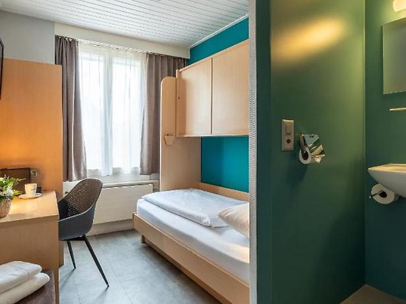 581380CDD2557D5A42347AC9C6E8C76B