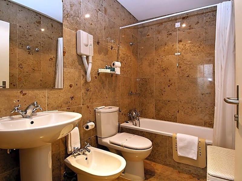 106C3252693E4207E4A0EFC071835FEC