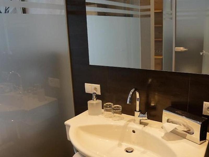 6AED3F2E8C3B1B6E3BDEDFDDDDE7C1FB