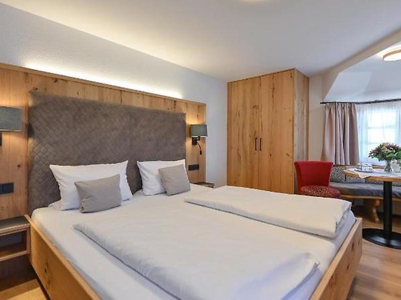 B85D8C9F35281886AC478411A6932FB1