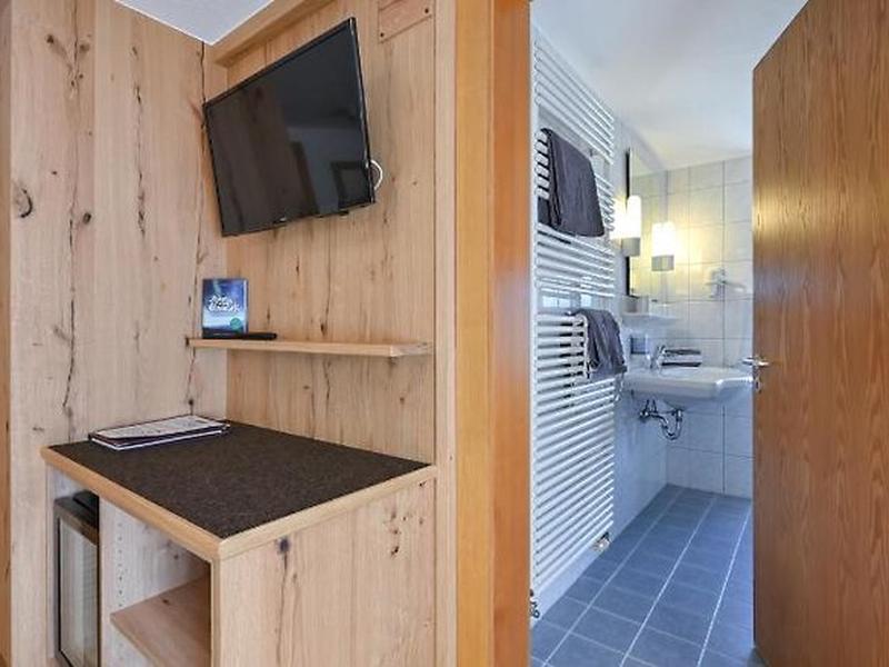 639DE0544DCBB65DC57B6EAC18025D24