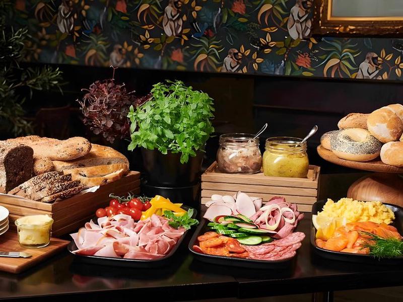 77B7B8E2A7B2251C6444BFFEA8928E91