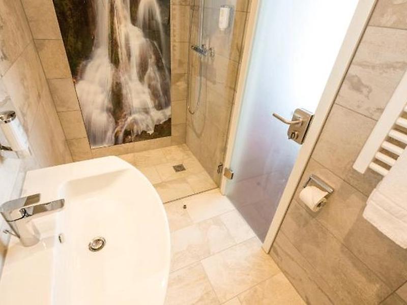 E14B27A4B8609B4C845C9F51C21DB5F9