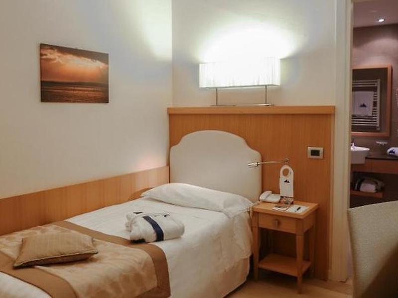 C499A24E2F014DC2F113B9F82557D0B1