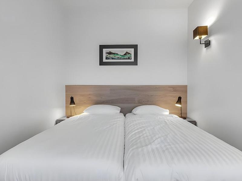 42C25AE47F16ACCE1E3CD5B95F2A7F3E