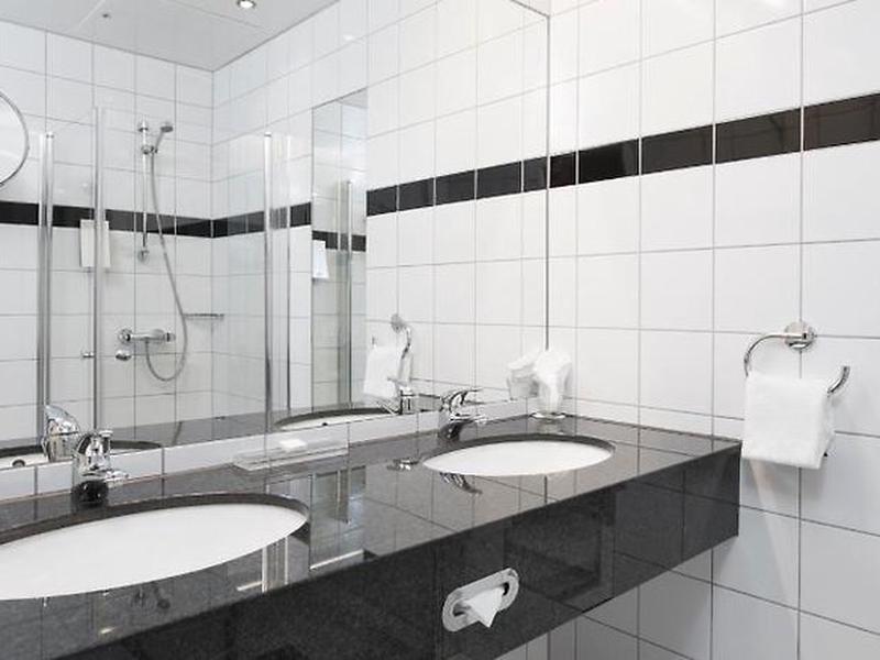 D1863B2A3C6B4E34C4F295E0B3F3E18A