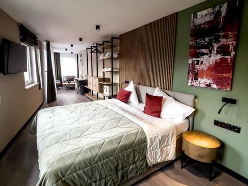 5BE00A7D245E605DEF4706C33486C662