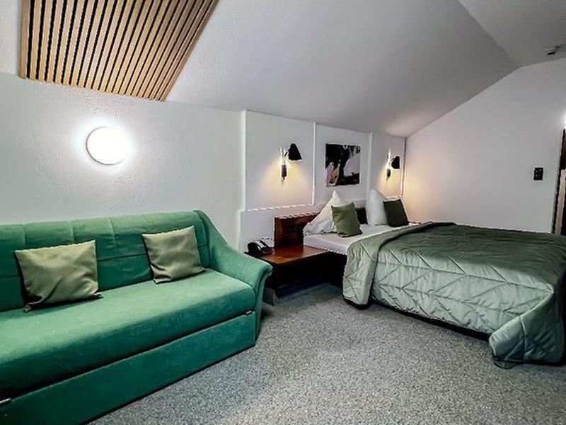 F32928F4CDAF023E02E401EBE3BD36E3