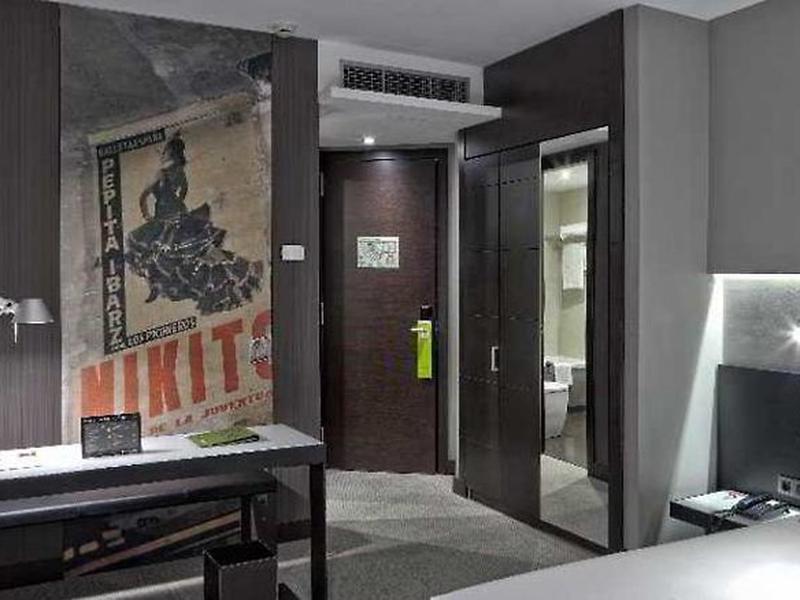 F23C0B46354CF8006E8078E57E5F3BB8