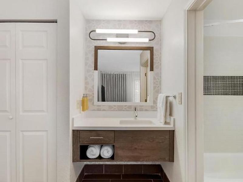 945B4201E806CA153736999F38904C81