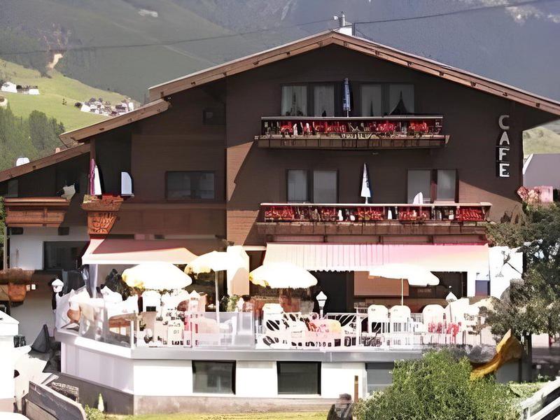 C1C356C4A3E60CD2A0E0AF7AA0699498