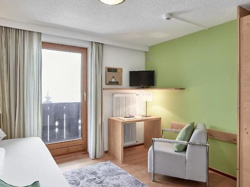 69B9FBCA12432E177F929BBD54C0D40A