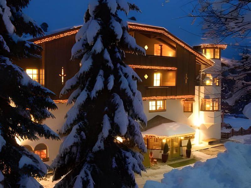 3AED0B0D899E3735AE9CAB0ABD495CD0