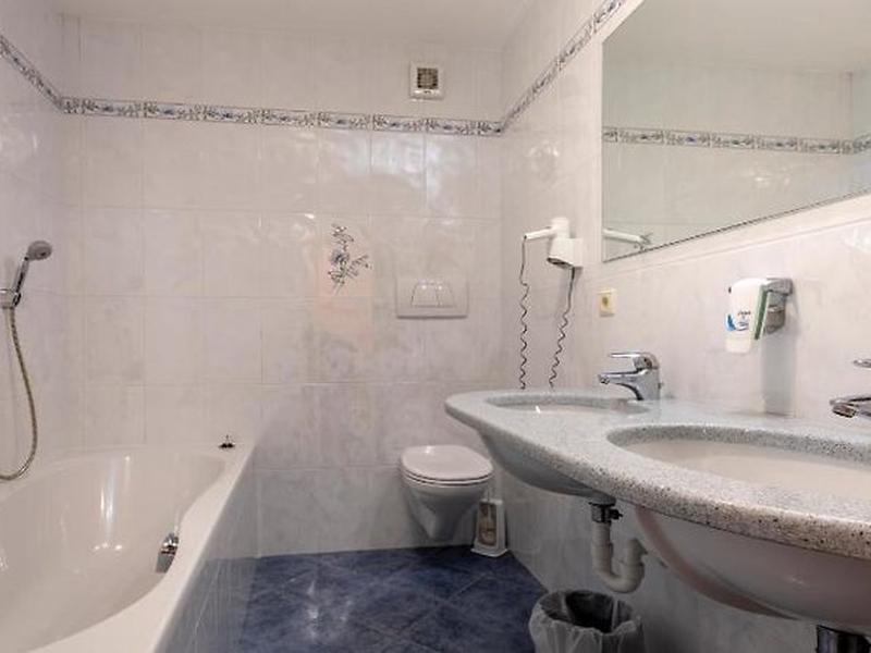 4BF57D0D879CD52C7DBC8D1585F0EE92