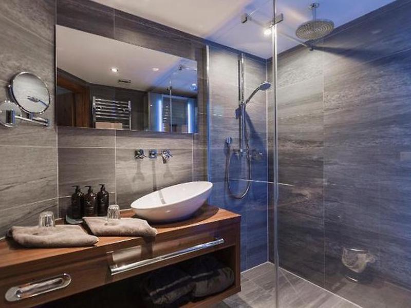 41E0BA0F6AAD8F549BB77820B2968BEE