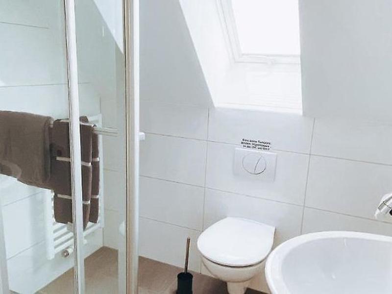 B35C906494B4A08670F345C34A4A6111