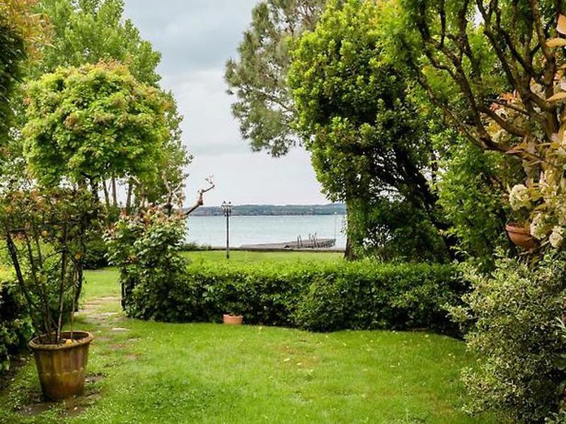 873F2721E75DE38D8703BD130BCA5F1E