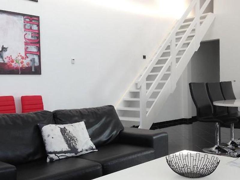 840522836811997DAF0952AC7D357009