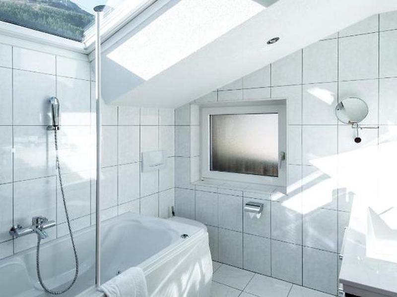 916A8F4042E3BAC1F3F83F72A668CD6C