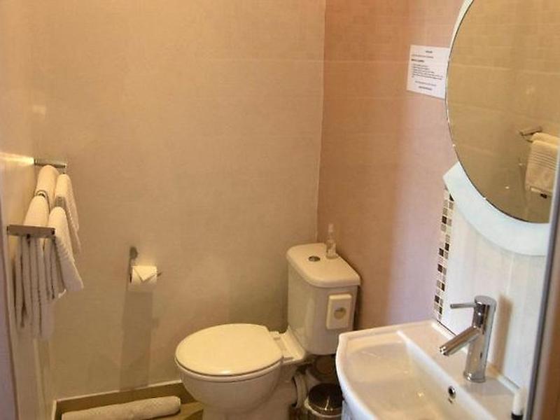 D00E280B3B02FD83DF892569C9939663