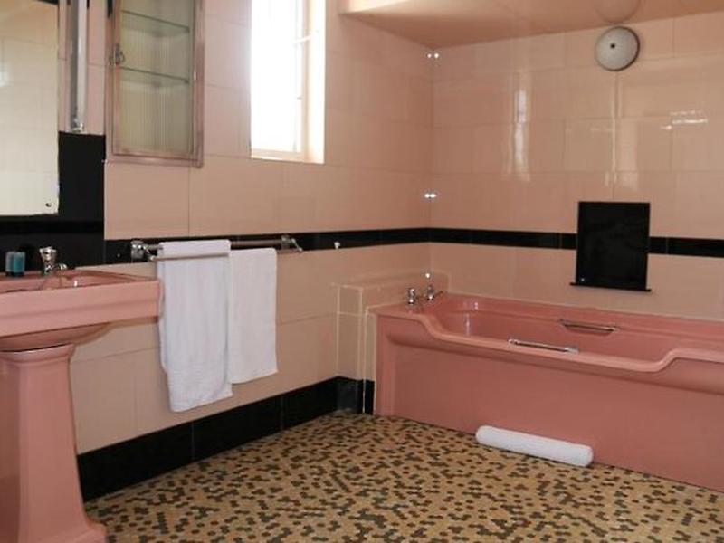 AA6BF2F7F939F77F85CE13E9BDFA3748